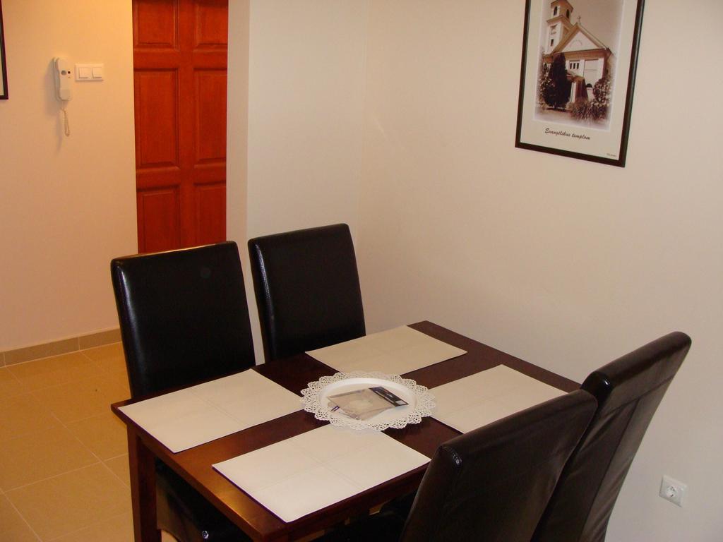 Centrum Business Apartman Szekszard Apartment Cameră foto